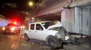 Conductor ebrio, choca contra distribuidor vial en Poza Rica Conductor Ebrio Choca Contra Distribuidor Vial Poza Rica