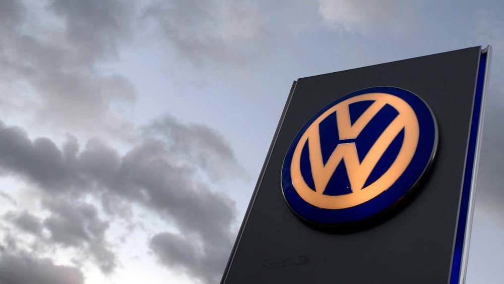 Volkswagen suspende las polémicas “bombas antigranizo” en México, ahora usarán redes para proteger sus coches nuevos