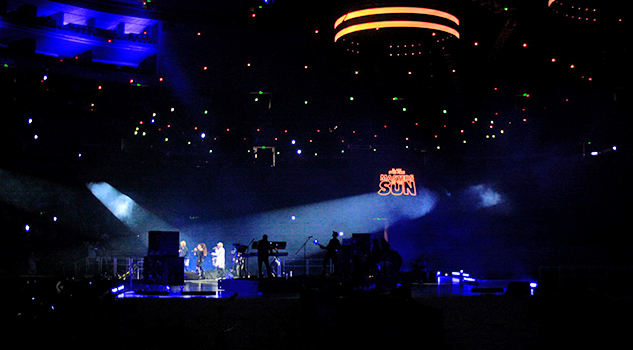 100 drones volando al ritmo de Black Eyed Peas: así la tecnología que Intel utilizó para hacer el show en México