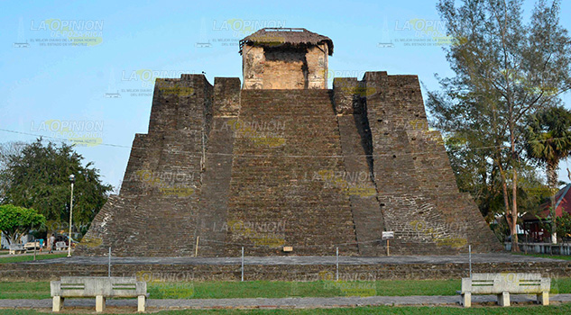 Edificio prehispánico sin apoyo de la alcaldesa de Castillo de Teayo Edificio Prehispánico Sin Apoyo Alcaldesa Castillo de Teayo