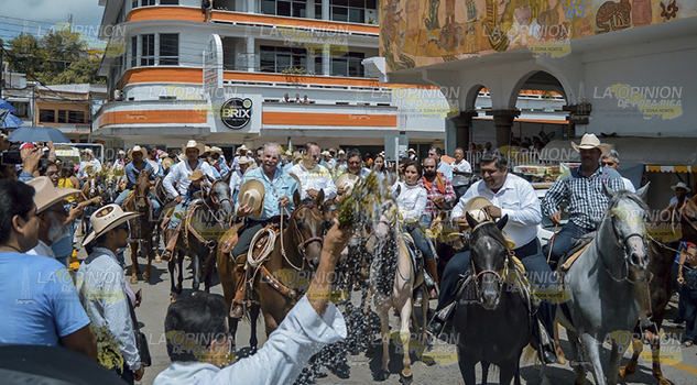 Cabalgaron por su Identidad Huasteca