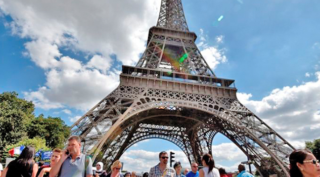 Cierran Torre Eiffel por las largas filas de espera