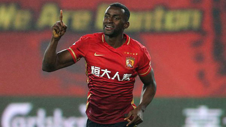 Jackson Martínez, a una firma de llegar a León