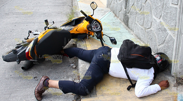 ¡Trágica muerte! cayó de su motocicleta