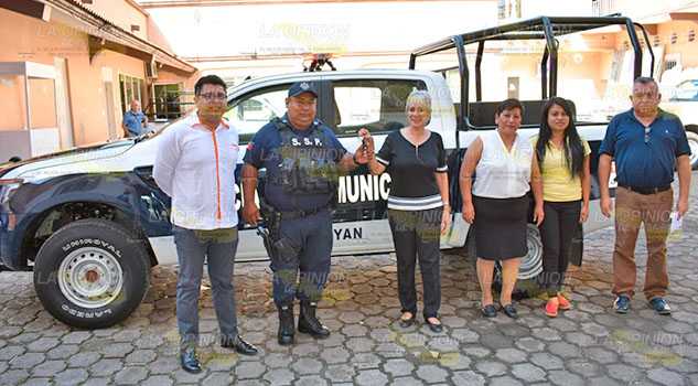 Para reforzar la seguridad Ofelia Jarillo entrega otra patrulla a mando municipal