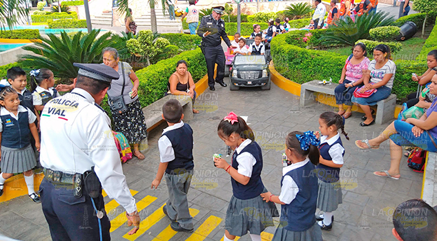 Instalan parque vial en La Uno, participan niños de preescolar y primaria