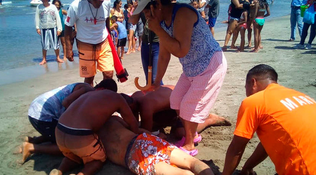 Rescatan a turistas de Tlaxcala en playas de Boca del Río Rescatan Turistas Tlaxcala Playas Boca Río