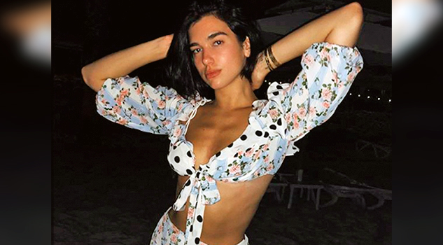 Dua Lipa y su sexy caminata bajo el agua