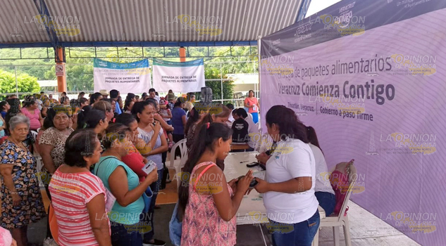 Reciben su despensa, se benefician a siete mil familias