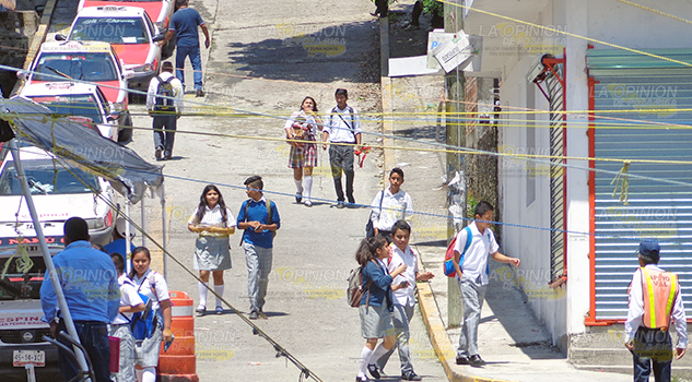 Jóvenes interesados en seguir estudiando en nivel telesecundaria