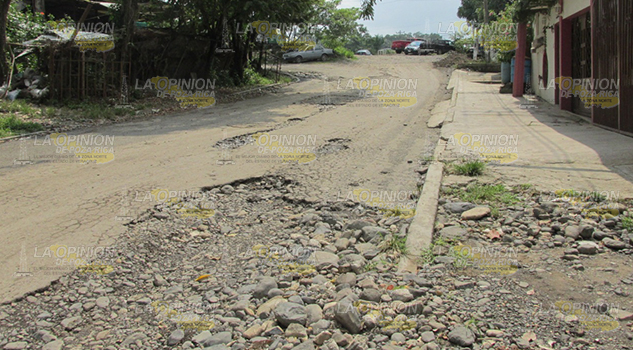 Calles olvidadas por administraciones municipales en Cerro Azul