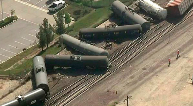 Tren con tanques cisterna se descarrila en California Tren Tanques Cisterna Descarrila California