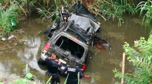 Trágica muerte, pierde el control y cae a descargue pluvial Trágica Muerte Pierde Control Cae Descargue Pluvial