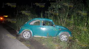 Tráiler impacta a auto que iba en sentido contrario Tráiler Impacta Auto Iba Sentido Contrario
