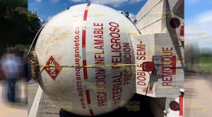 Vuelca pipa de gas doble remolque sobre la Tuxpan-México