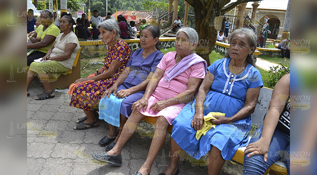 Inicia Feria del Adulto Mayor en Naranjos