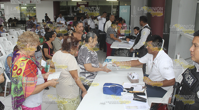 Beneficia 65 y Más a 8 mil 800 adultos