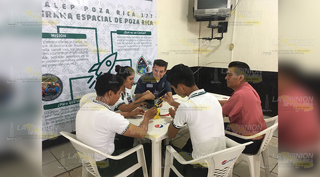 Alumnos de Poza Rica construyen satélites