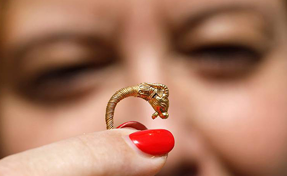 Descubren extraño arete de oro de más de 2,200 años de antigüedad en Jerusalén