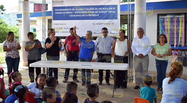 Entrega aula restaurada en Jardín de niños de la Palmilla