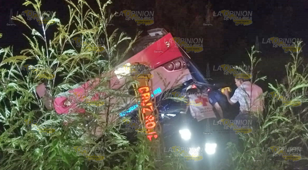 15 lesionados al volcar autobús de pasajeros, viajaban de Tampico a Pánuco