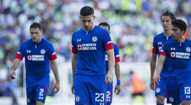 Cruz Azul deja ir la victoria contra Santos en la recta final