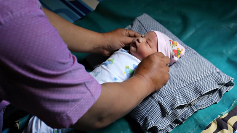 Bebé indonesio es bautizado como 'Juegos Asiáticos'