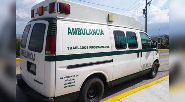 ¡El colmo! usan ambulancia para transportar huachicol