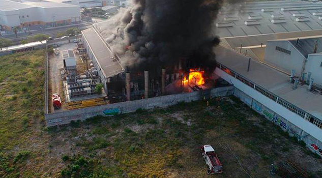 Incendio en fábrica obliga a evacuar a 300 trabajadores en Nuevo León