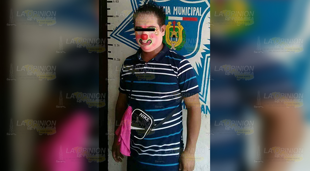 Con disfraz de payaso ronda escuelas y genera temor en Naranjos