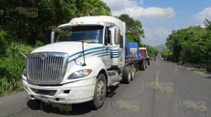 Trailero provoca accidente en Tihuatlán-Álamo, se da a la fuga