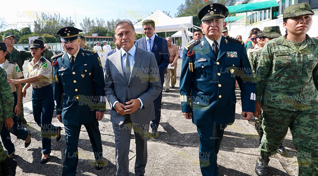 Asiste el Gobernador Yunes a la ceremonia de Cambio de Mando de la VI Región Militar de Veracruz