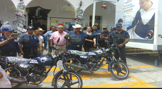 Refuerzan la seguridad en todas las localidades, entregan moto patrullas