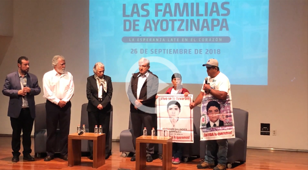AMLO promete a los padres buscar la verdad sobre sus 43 hijos, hasta hoy desaparecidos