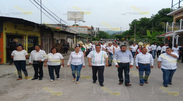 Colorido desfile de Independencia, en Venustiano Carranza