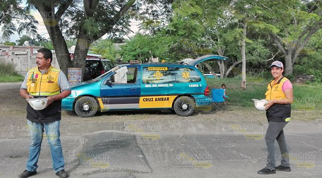 Equipan unidad de bomberos, con recursos propios y lo que obtienen en colectas