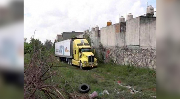 Abandona Fiscalía de Jalisco tráiler con cerca de 100 cadáveres