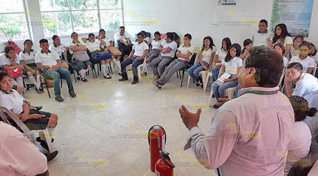 Escuelas sin unidad de Protección Civil, urgen más talleres:Cruz