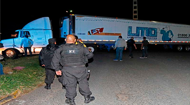 Mamá identifica a su hijo entre cuerpos en tráiler de Jalisco