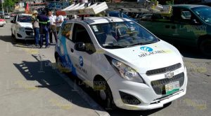 Escalera le cae encima y le abre la cabeza Escalera le cae encima y le abre la cabeza