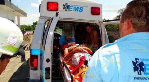 Familia en motocicleta es embestida sobre la Tihuatlán-Álamo Familia Motocicleta Embestida Sobre Tihuatlán Álamo