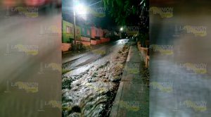 Fuga de agua descomunal en fraccionamiento de Poza Rica Fuga Agua Descomunal Fraccionamiento Poza Rica