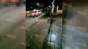 Fuga de agua descomunal en fraccionamiento de Poza Rica Fuga Agua Descomunal Fraccionamiento Poza Rica