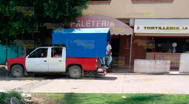 Hostiga Fuerza Civil de PR a taxistas de Lázaro Cárdenas Hostiga Fuerza Civil PR Taxistas Lázaro Cárdenas