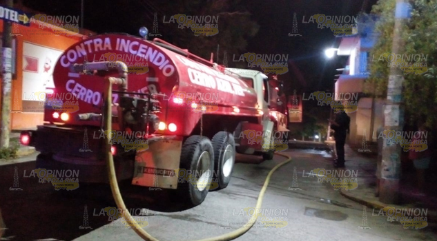 Incendio consume una vivienda