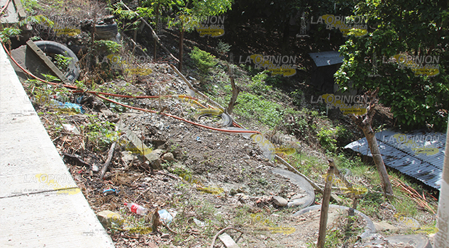 Familias Cerro del Mesón de Poza Rica, en riesgo de ser aplastadas por toneladas de tierra