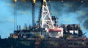 Se incendia barcaza en la costa de Campeche Se Incendia Barcaza Costa Campeche