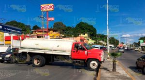 Se incrusta bajo una pipa sobre el bulevar Poza Rica Se Incrusta Bajo Pipa Sobre Bulevar Poza Rica