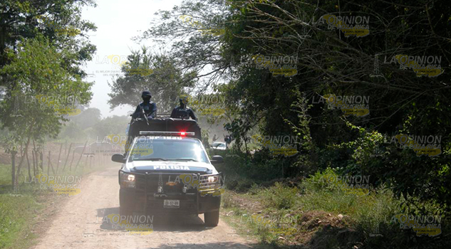Se cuelga en árbol de naranjo en la comunidad Xalame, Tlalchichilco Se cuelga en árbol de naranjo en la comunidad Xalame, Tlalchichilco