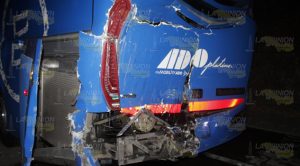 ¡Fatal accidente! en la Tuxpan-Poza Rica, Trailero se impacta contra autobús de pasajeros